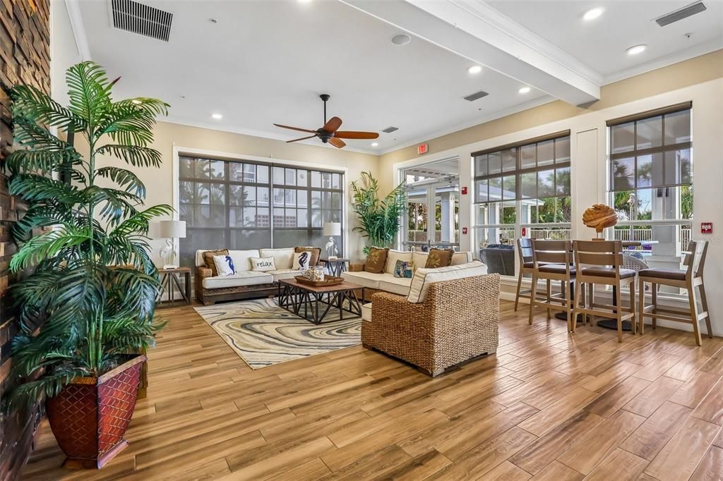 En Venta: $695,000 (2 camas, 2 baños, 1384 Pies cuadrados)