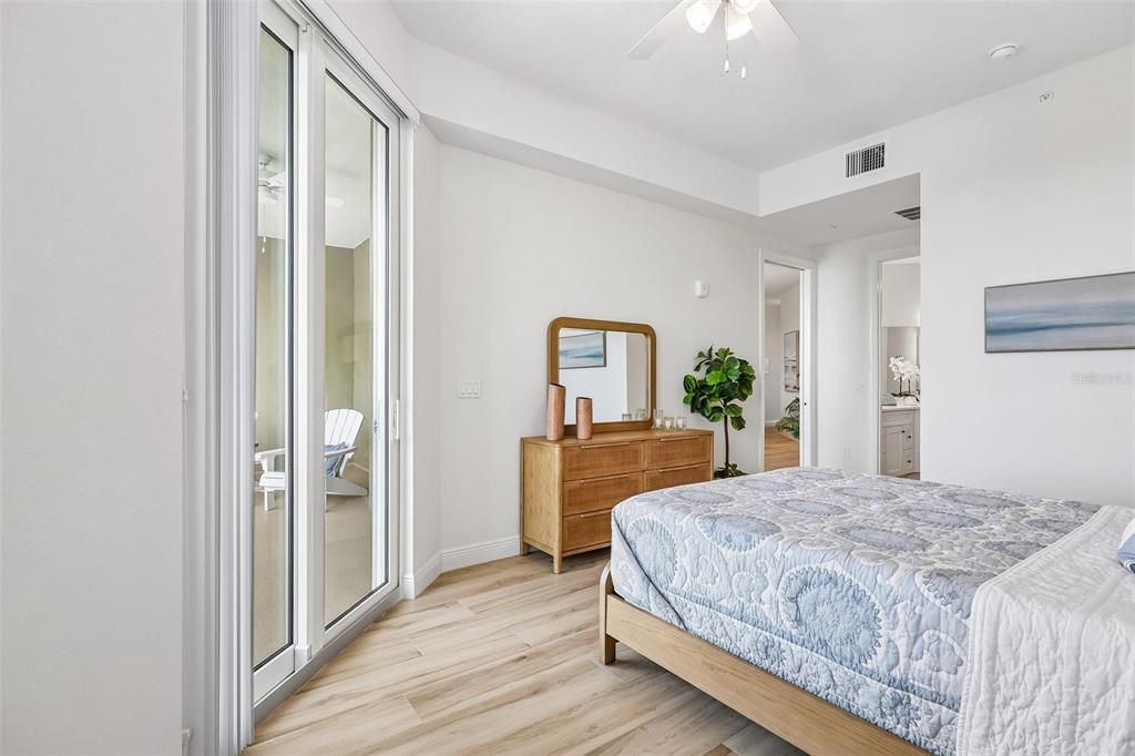 En Venta: $695,000 (2 camas, 2 baños, 1384 Pies cuadrados)