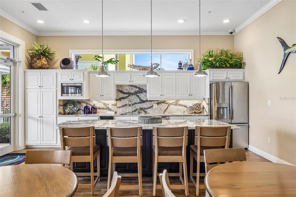 En Venta: $695,000 (2 camas, 2 baños, 1384 Pies cuadrados)