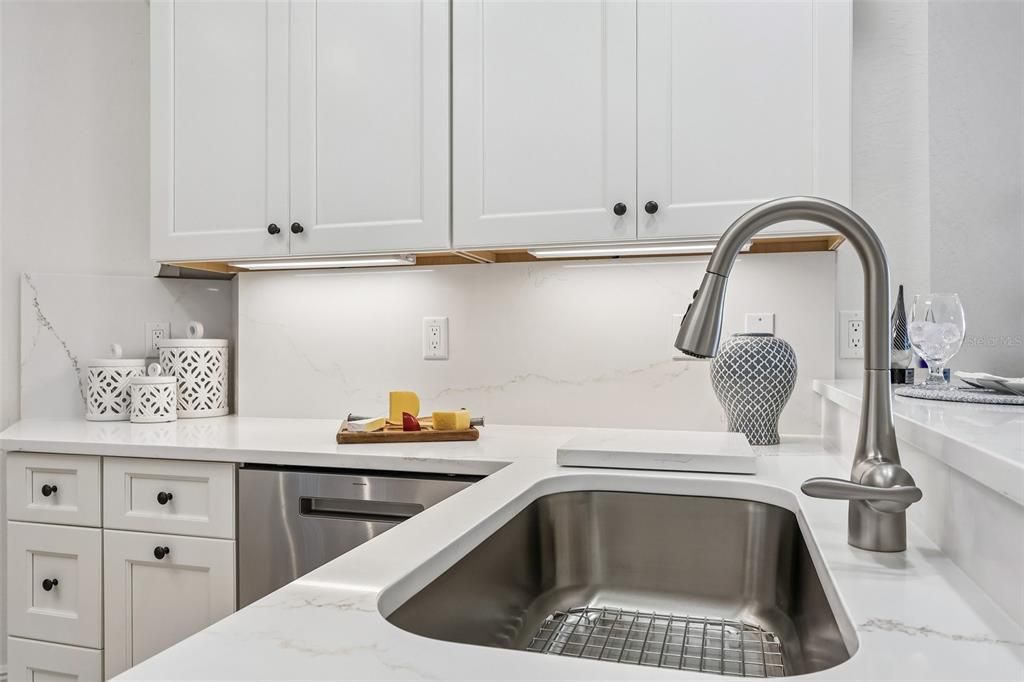 En Venta: $695,000 (2 camas, 2 baños, 1384 Pies cuadrados)