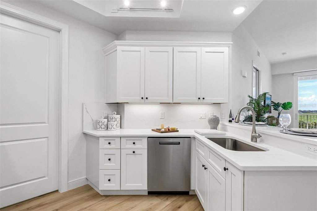 En Venta: $695,000 (2 camas, 2 baños, 1384 Pies cuadrados)