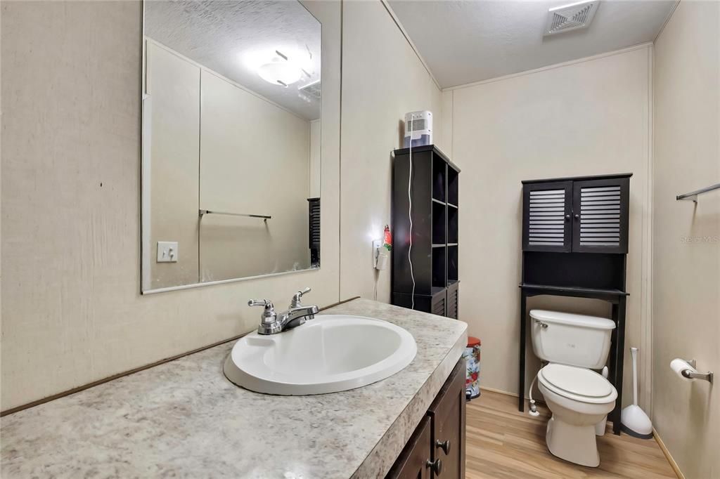 For Sale: $299,900 (3 beds, 2 baths, 923 Square Feet)