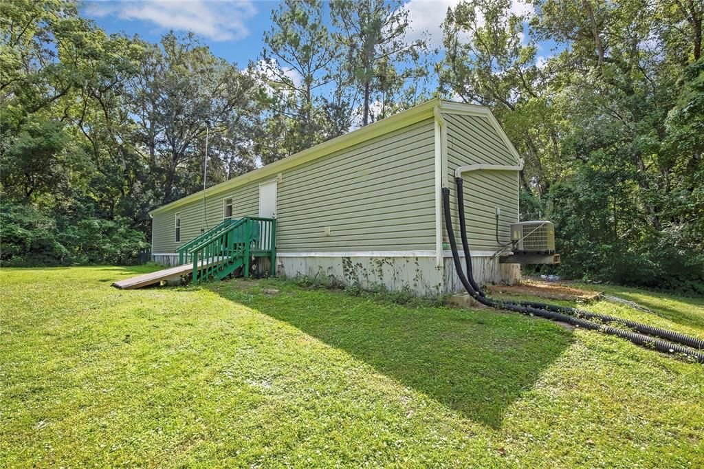 For Sale: $299,900 (3 beds, 2 baths, 923 Square Feet)