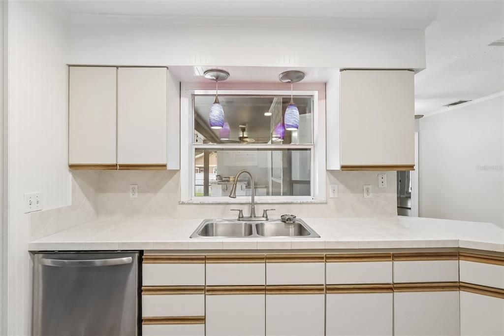 For Sale: $350,000 (3 beds, 2 baths, 1762 Square Feet)