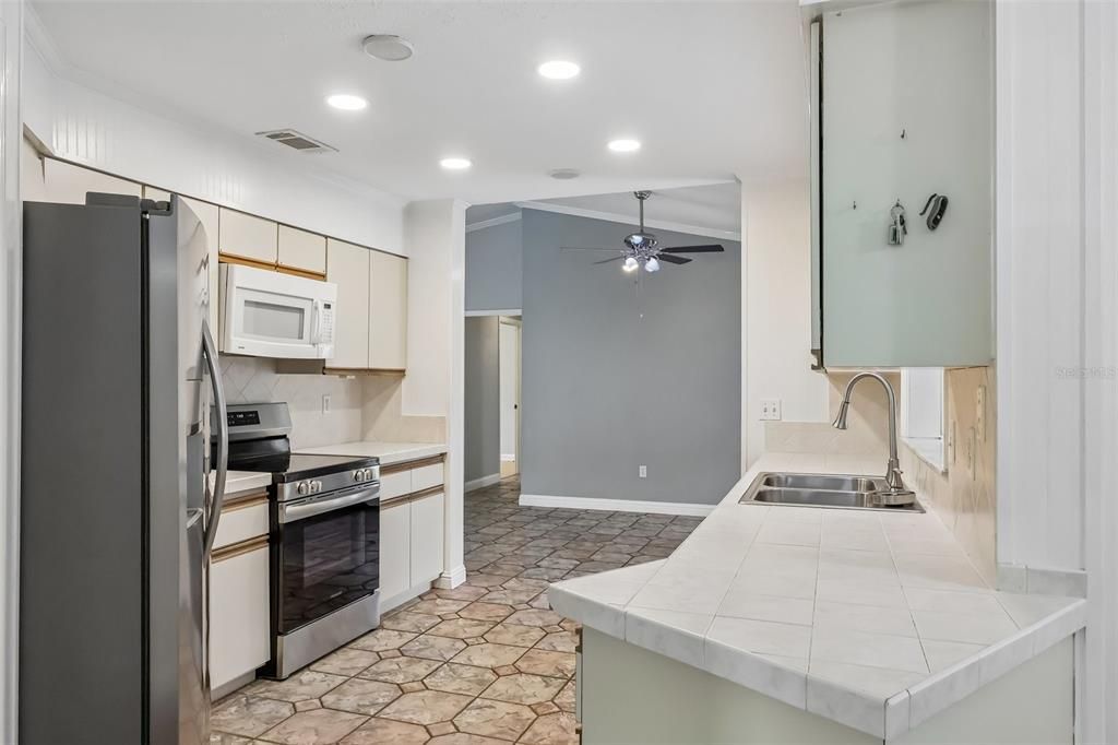 For Sale: $350,000 (3 beds, 2 baths, 1762 Square Feet)