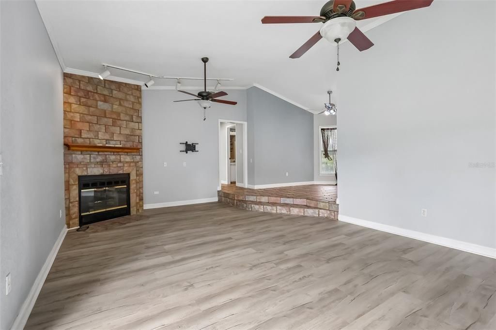 For Sale: $350,000 (3 beds, 2 baths, 1762 Square Feet)