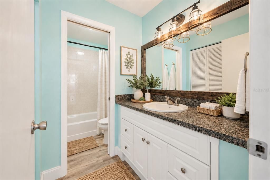 For Sale: $199,900 (2 beds, 1 baths, 1080 Square Feet)