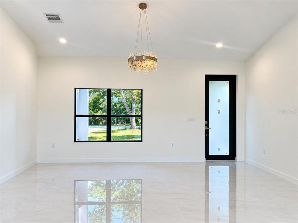 На продажу: $395,000 (4 спален, 2 ванн, 1814 Квадратных фут)
