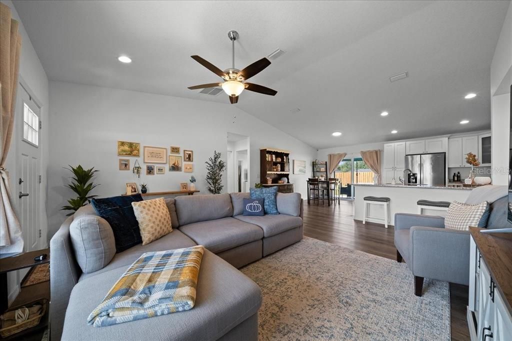 For Sale: $249,000 (3 beds, 2 baths, 1320 Square Feet)