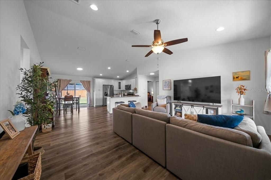 For Sale: $249,000 (3 beds, 2 baths, 1320 Square Feet)