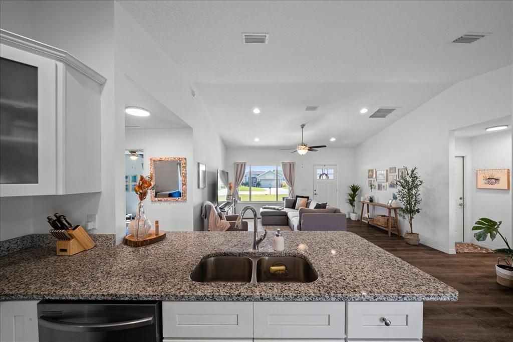 For Sale: $249,000 (3 beds, 2 baths, 1320 Square Feet)