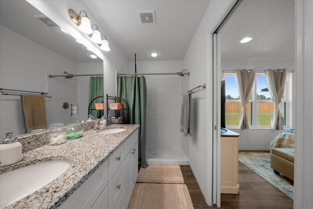 For Sale: $249,000 (3 beds, 2 baths, 1320 Square Feet)