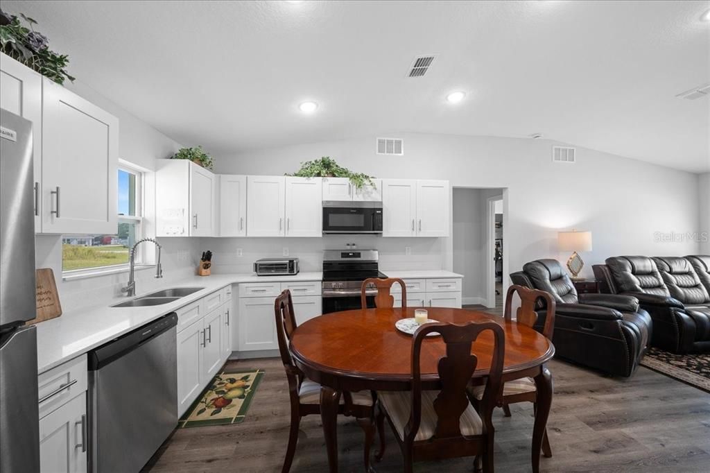 For Sale: $239,000 (3 beds, 2 baths, 1006 Square Feet)