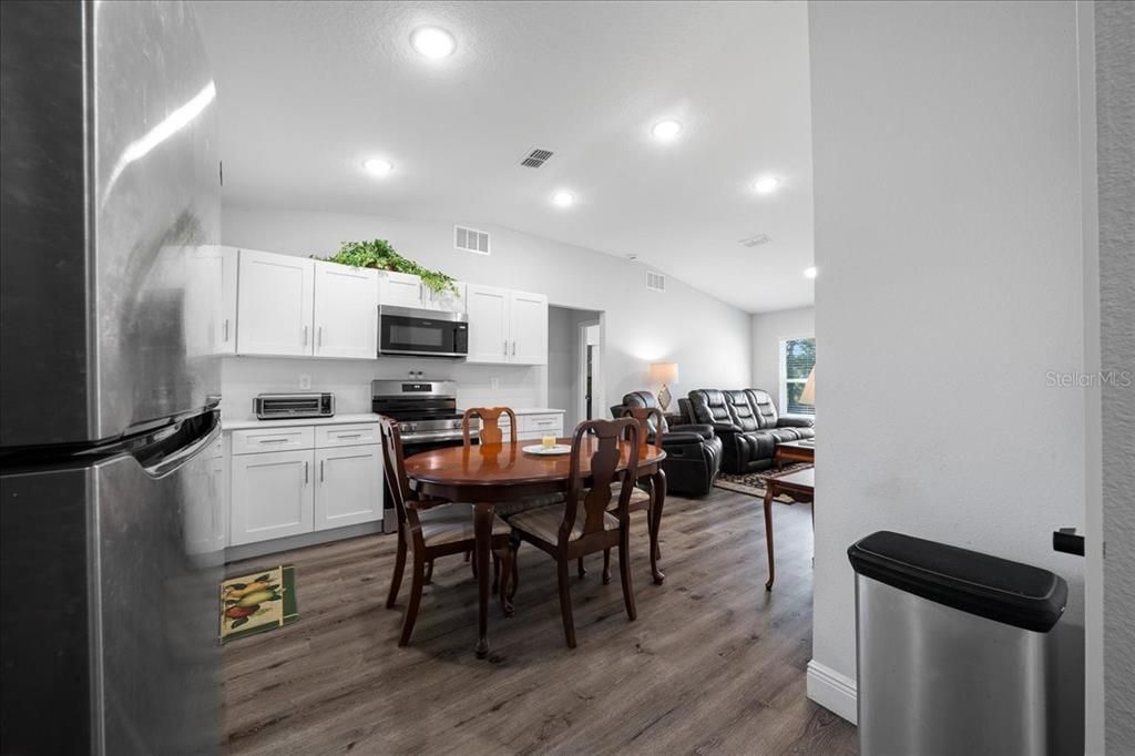 For Sale: $239,000 (3 beds, 2 baths, 1006 Square Feet)
