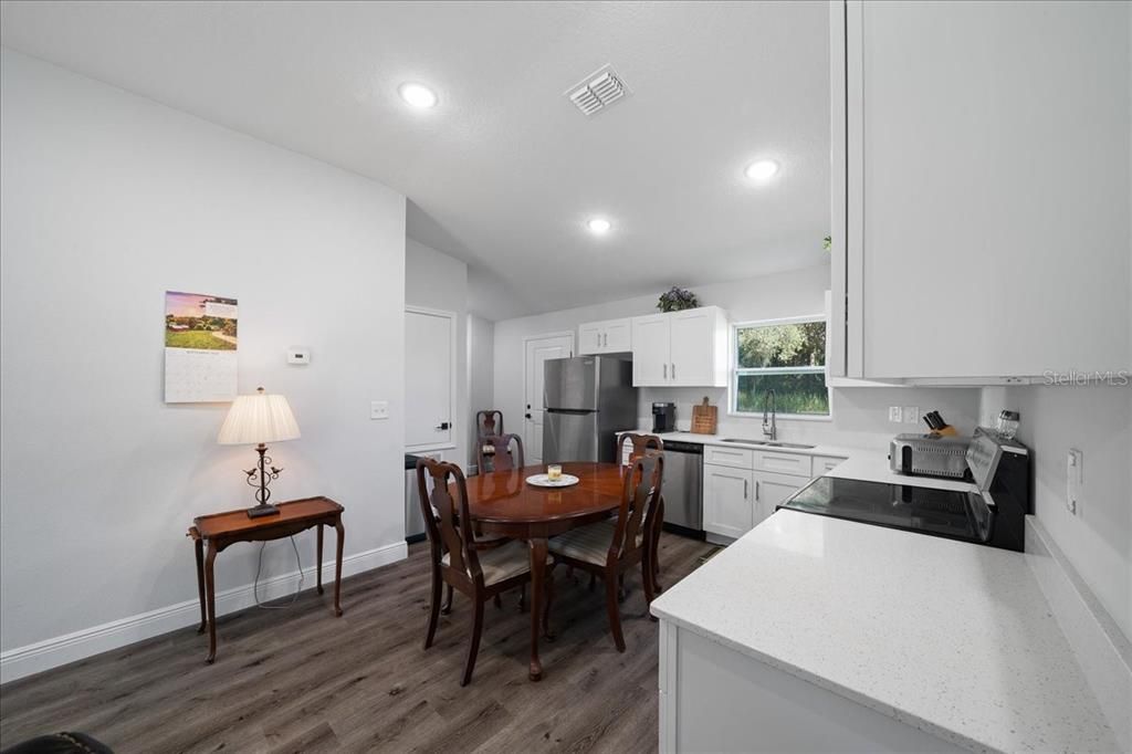 For Sale: $239,000 (3 beds, 2 baths, 1006 Square Feet)