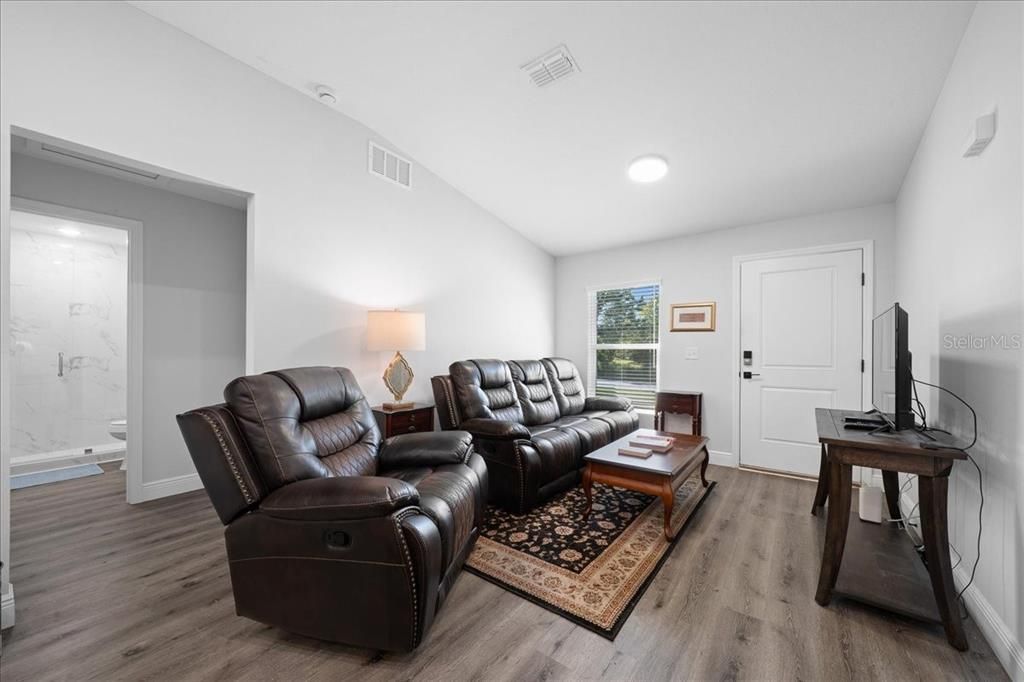 For Sale: $239,000 (3 beds, 2 baths, 1006 Square Feet)
