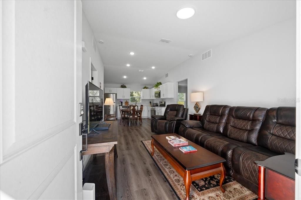 For Sale: $239,000 (3 beds, 2 baths, 1006 Square Feet)