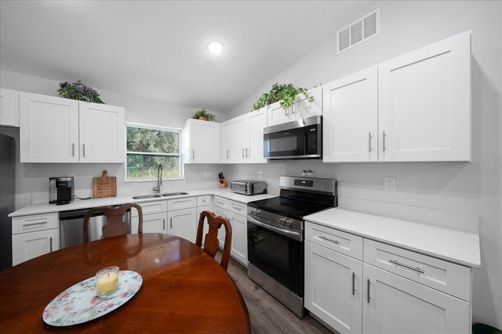For Sale: $239,000 (3 beds, 2 baths, 1006 Square Feet)