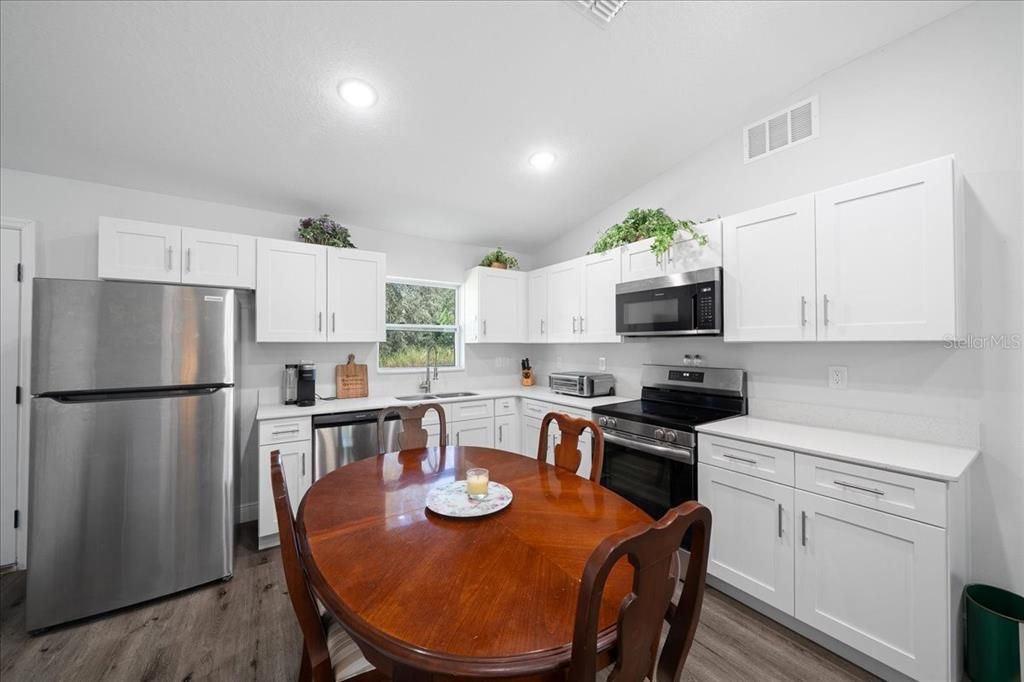 For Sale: $239,000 (3 beds, 2 baths, 1006 Square Feet)