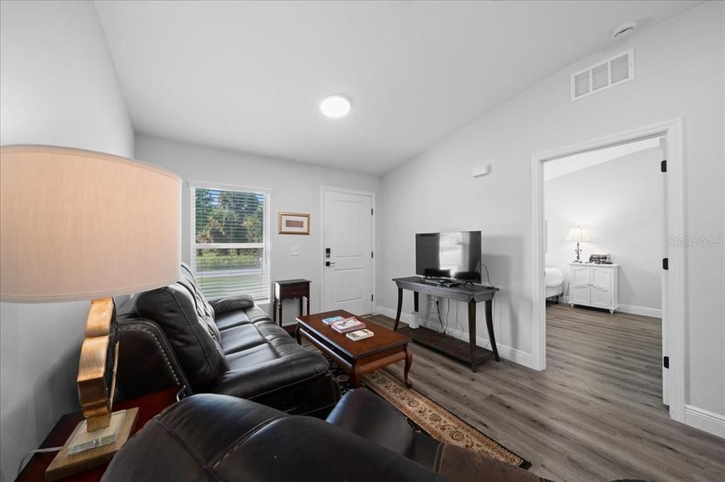For Sale: $239,000 (3 beds, 2 baths, 1006 Square Feet)