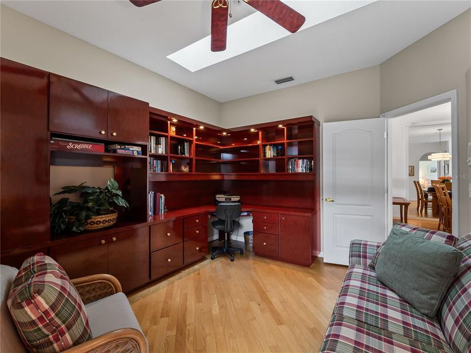 For Sale: $445,000 (2 beds, 2 baths, 1585 Square Feet)