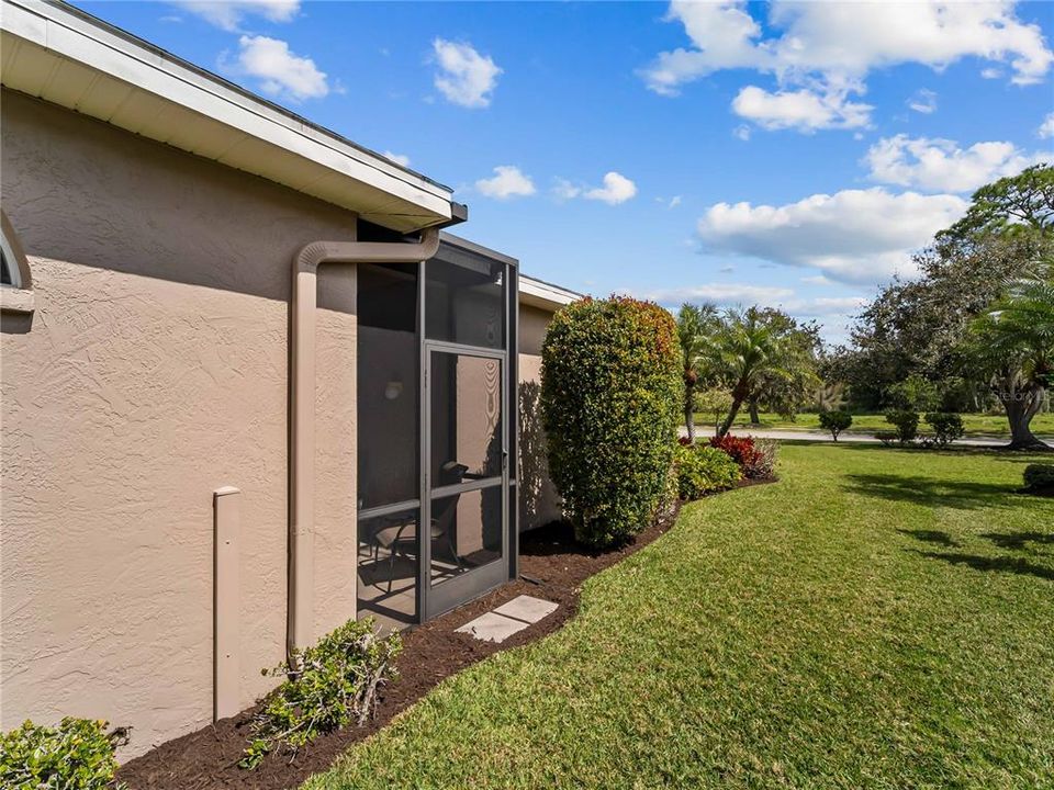 For Sale: $445,000 (2 beds, 2 baths, 1585 Square Feet)