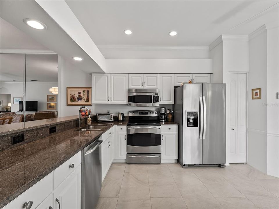For Sale: $445,000 (2 beds, 2 baths, 1585 Square Feet)