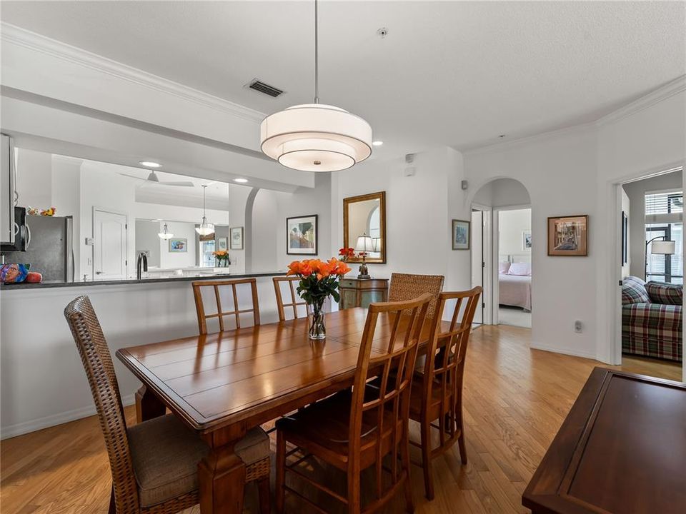 For Sale: $445,000 (2 beds, 2 baths, 1585 Square Feet)