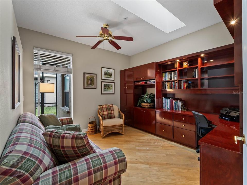 For Sale: $445,000 (2 beds, 2 baths, 1585 Square Feet)