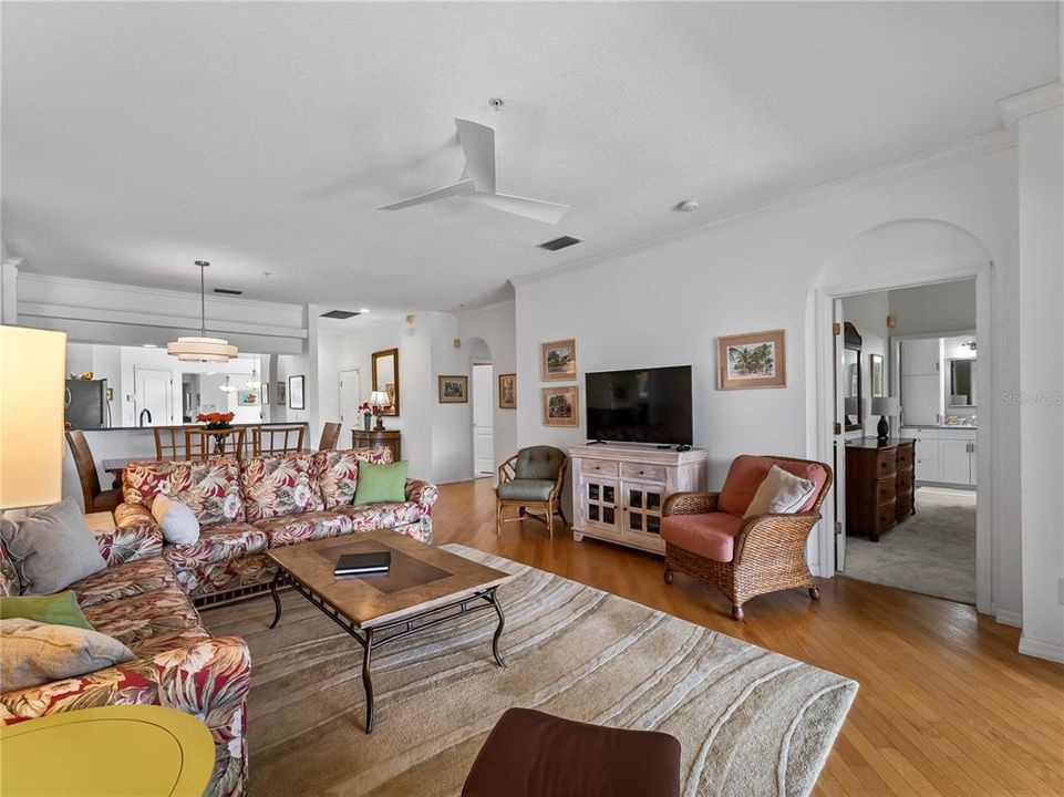 For Sale: $445,000 (2 beds, 2 baths, 1585 Square Feet)