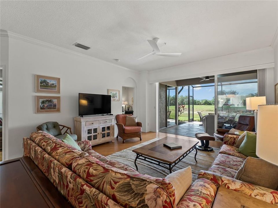 For Sale: $445,000 (2 beds, 2 baths, 1585 Square Feet)