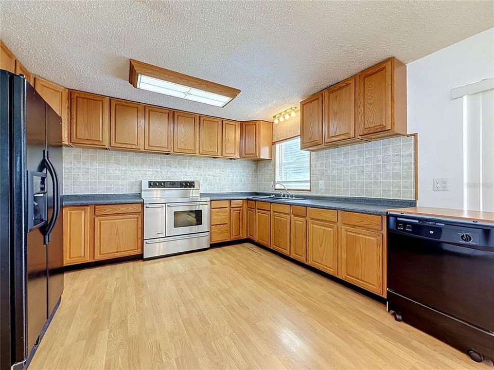For Sale: $375,000 (3 beds, 2 baths, 1650 Square Feet)