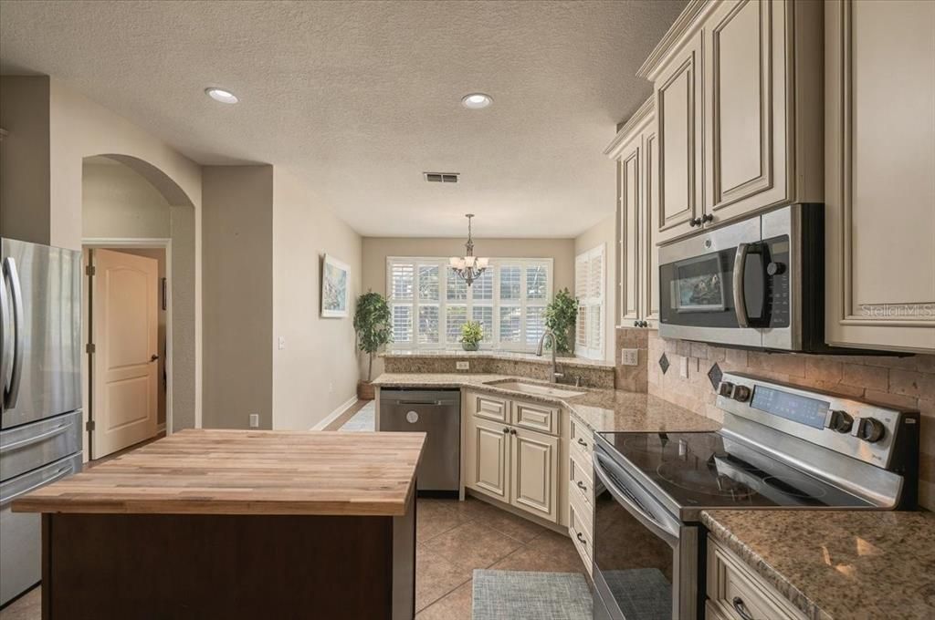 For Sale: $560,000 (4 beds, 2 baths, 2209 Square Feet)