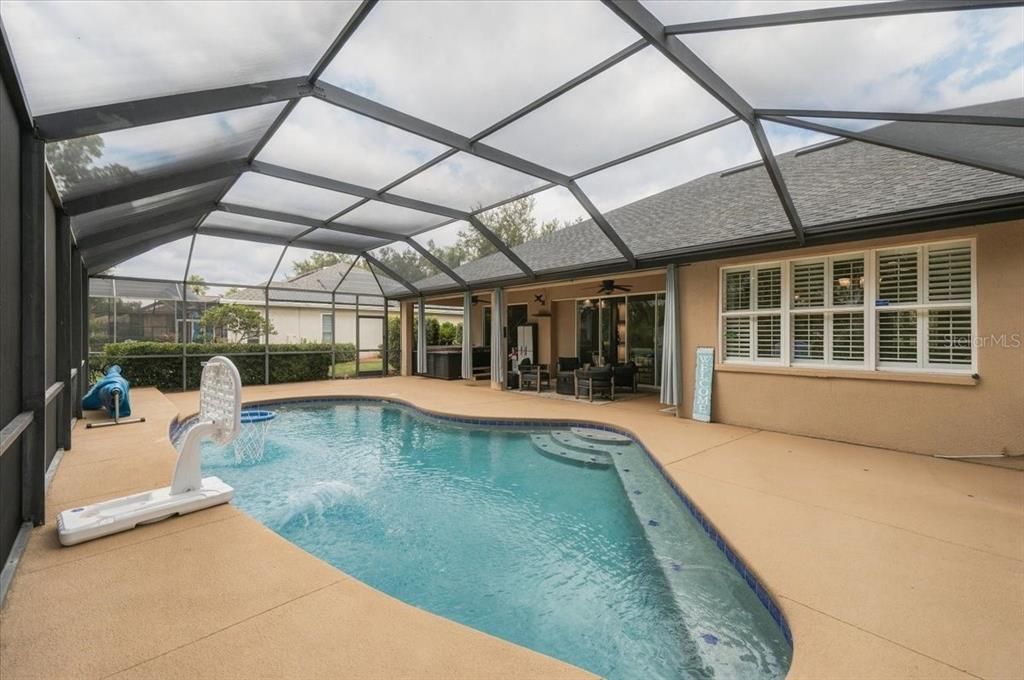 For Sale: $560,000 (4 beds, 2 baths, 2209 Square Feet)