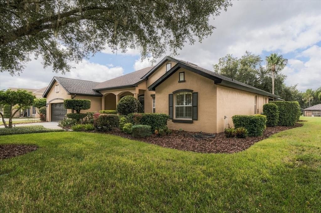 For Sale: $560,000 (4 beds, 2 baths, 2209 Square Feet)