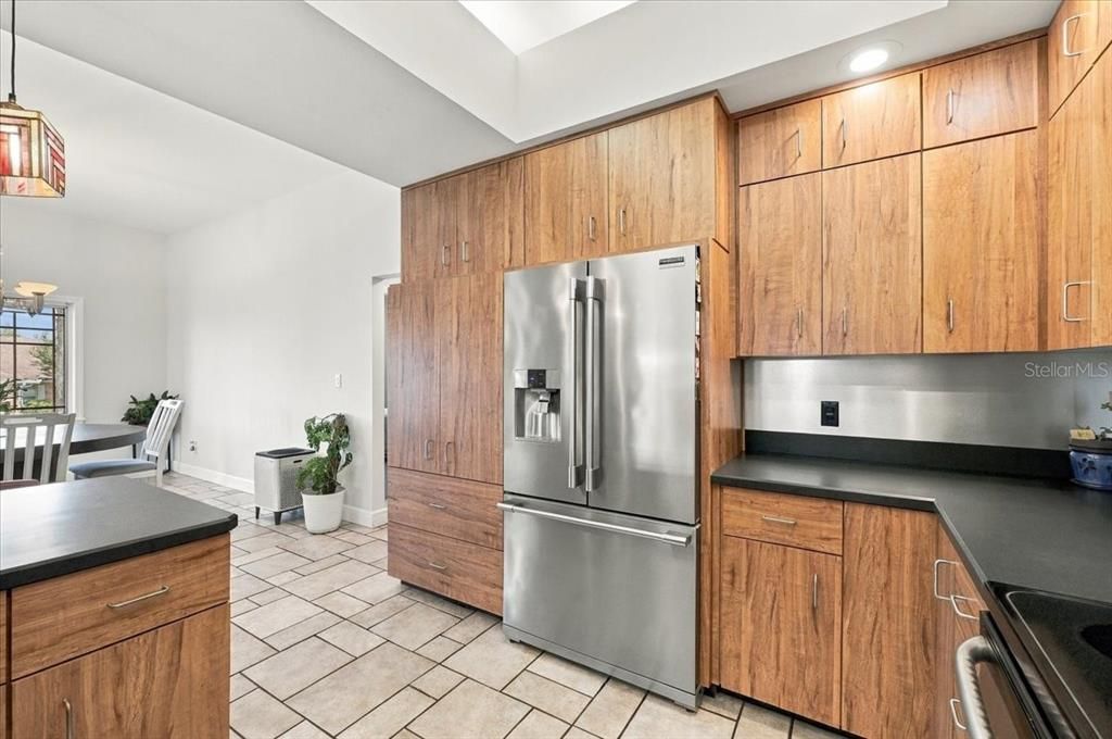 На продажу: $599,000 (4 спален, 2 ванн, 2865 Квадратных фут)