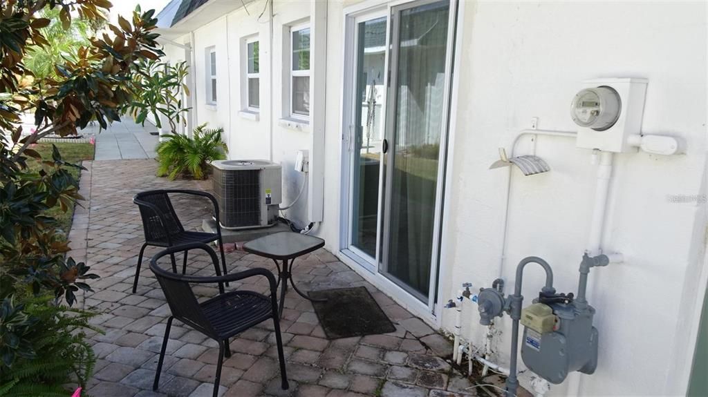 For Sale: $117,300 (1 beds, 1 baths, 630 Square Feet)
