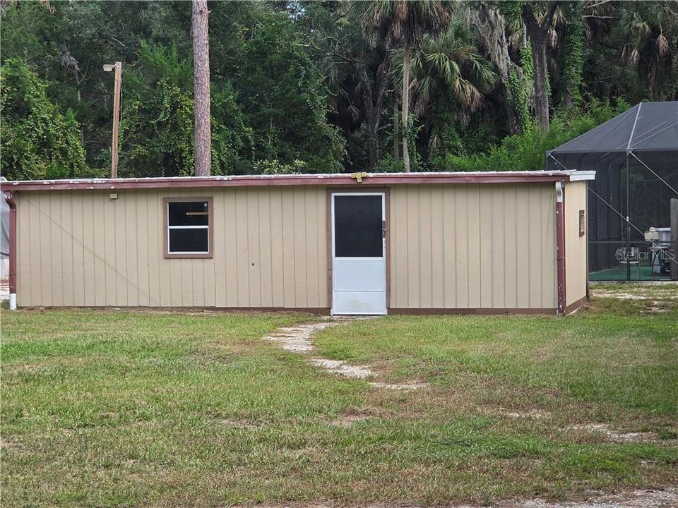 For Sale: $285,000 (3 beds, 2 baths, 1947 Square Feet)