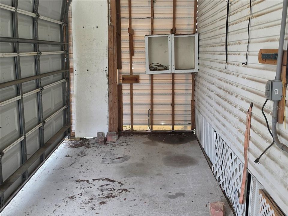 For Sale: $285,000 (3 beds, 2 baths, 1947 Square Feet)