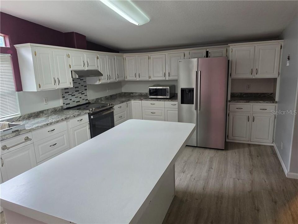 For Sale: $285,000 (3 beds, 2 baths, 1947 Square Feet)
