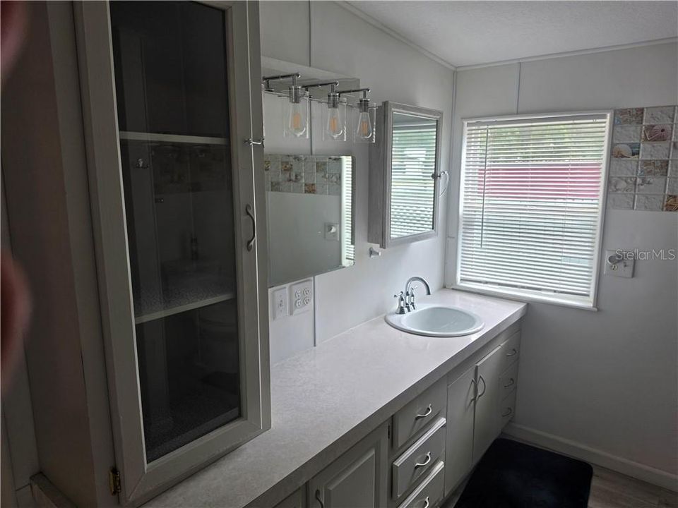 For Sale: $285,000 (3 beds, 2 baths, 1947 Square Feet)