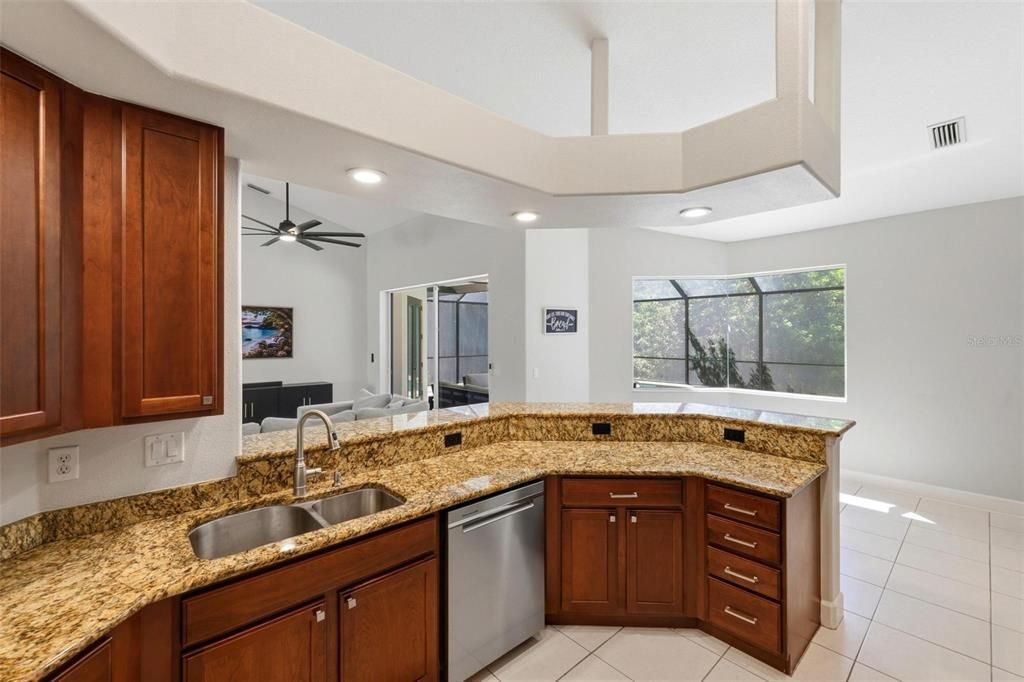 En Venta: $549,000 (3 camas, 2 baños, 2261 Pies cuadrados)