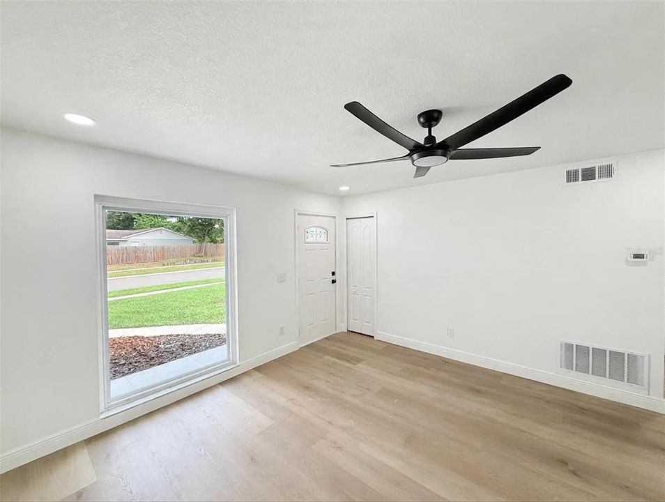 En Venta: $364,900 (4 camas, 2 baños, 1630 Pies cuadrados)