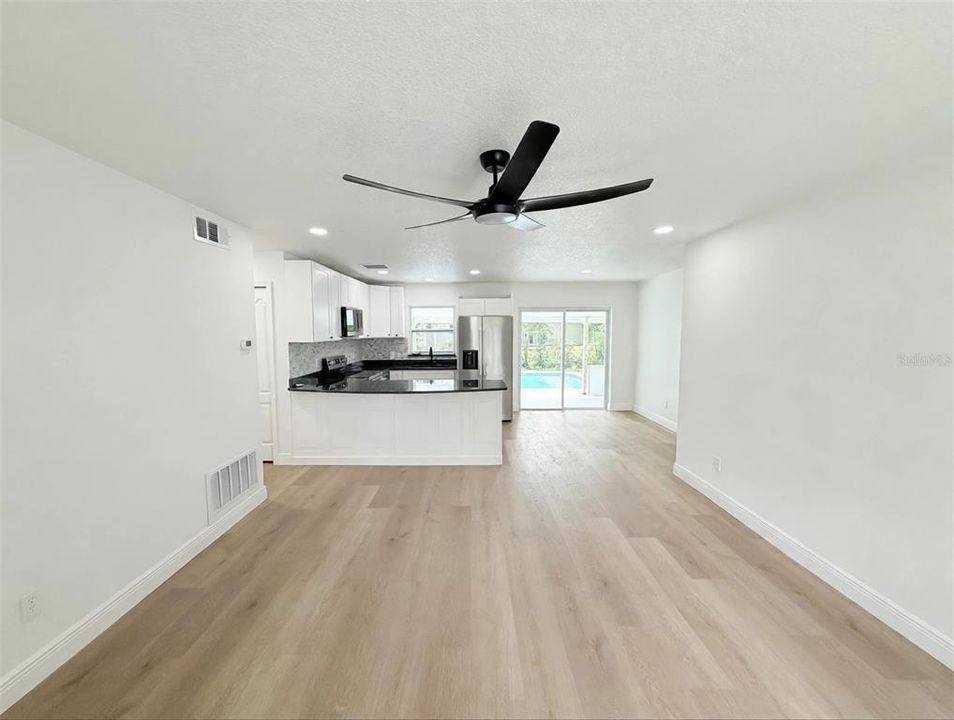 En Venta: $364,900 (4 camas, 2 baños, 1630 Pies cuadrados)
