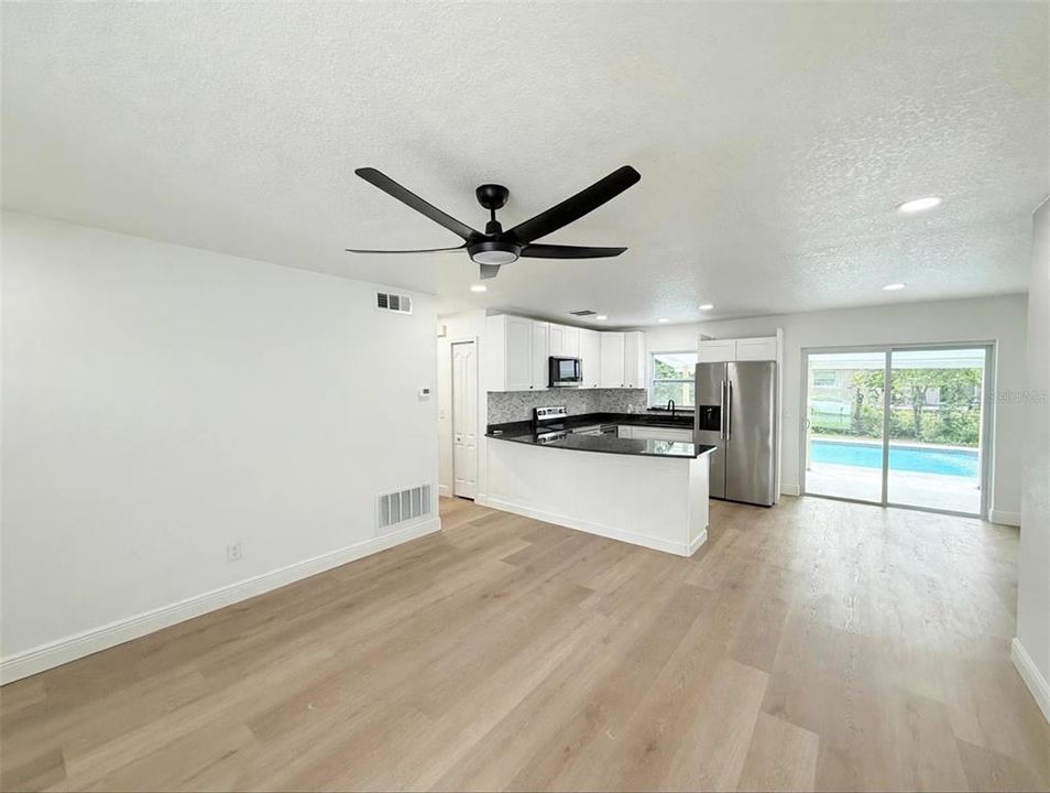 En Venta: $364,900 (4 camas, 2 baños, 1630 Pies cuadrados)