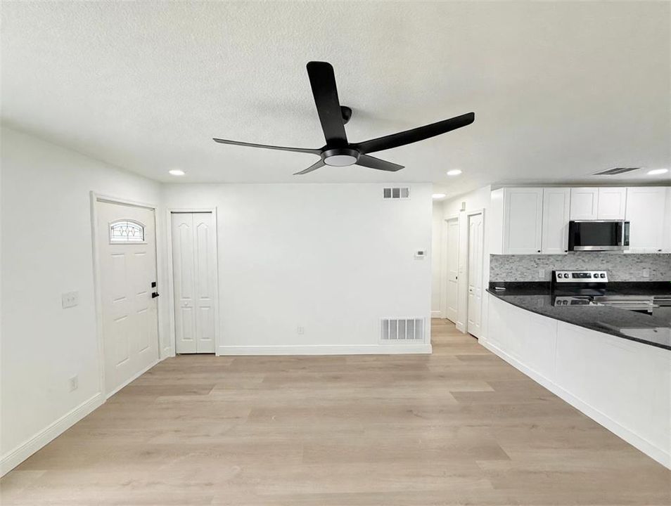 En Venta: $364,900 (4 camas, 2 baños, 1630 Pies cuadrados)
