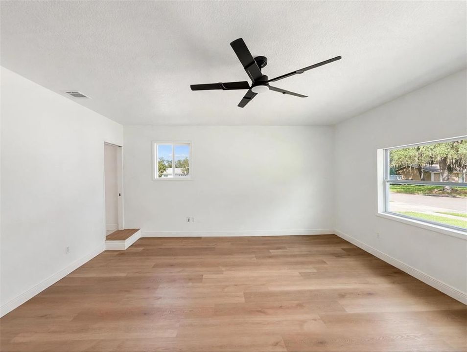 En Venta: $364,900 (4 camas, 2 baños, 1630 Pies cuadrados)