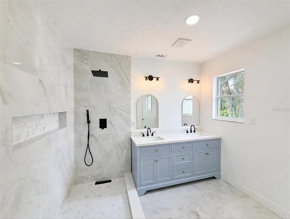 En Venta: $364,900 (4 camas, 2 baños, 1630 Pies cuadrados)