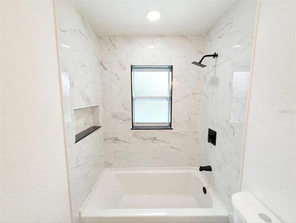 En Venta: $364,900 (4 camas, 2 baños, 1630 Pies cuadrados)