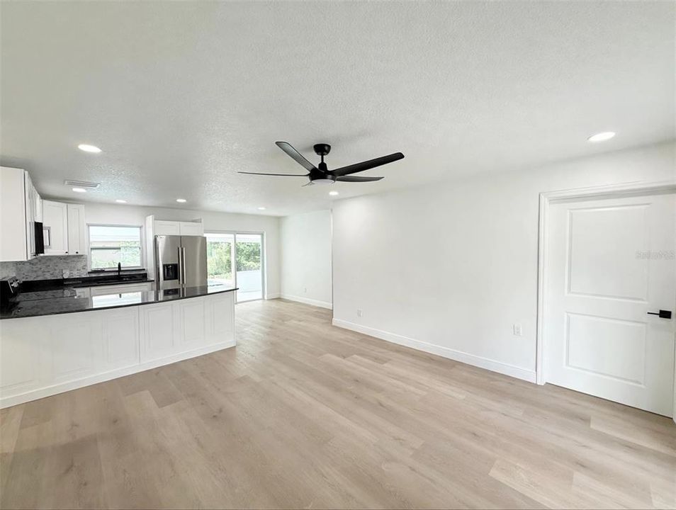 En Venta: $364,900 (4 camas, 2 baños, 1630 Pies cuadrados)